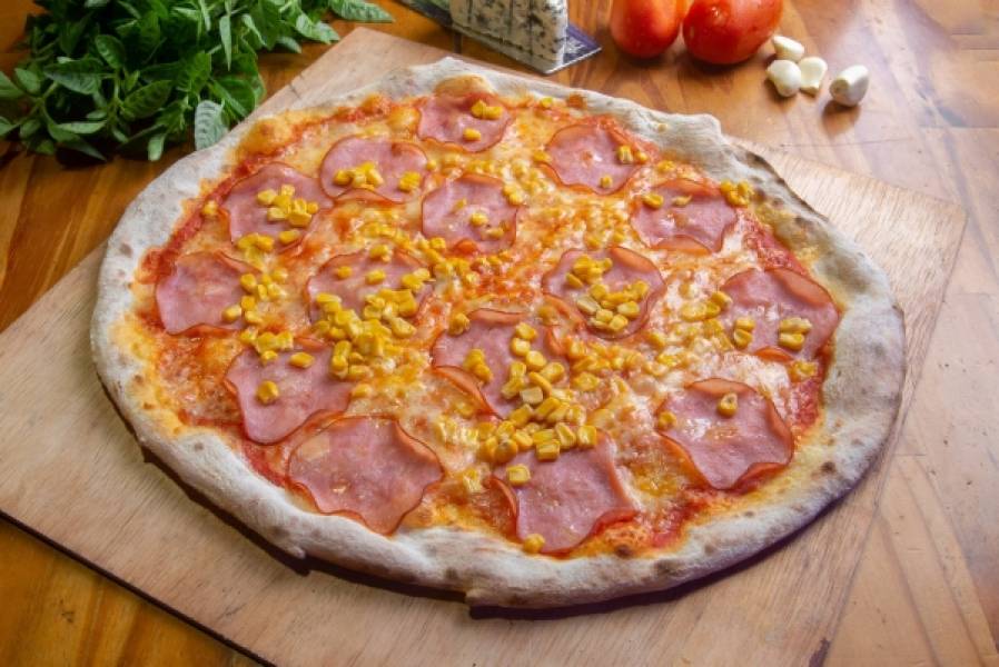 Pizza Jamón, Queso y Choclo