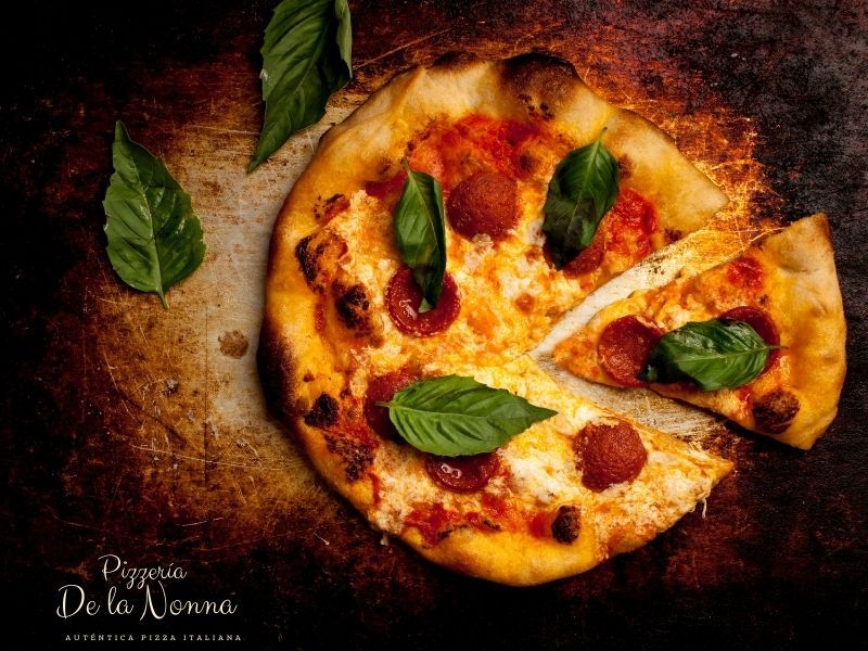 Pizzeria De La Nonna  Pizza Calabresa